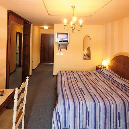 Hotel Pare